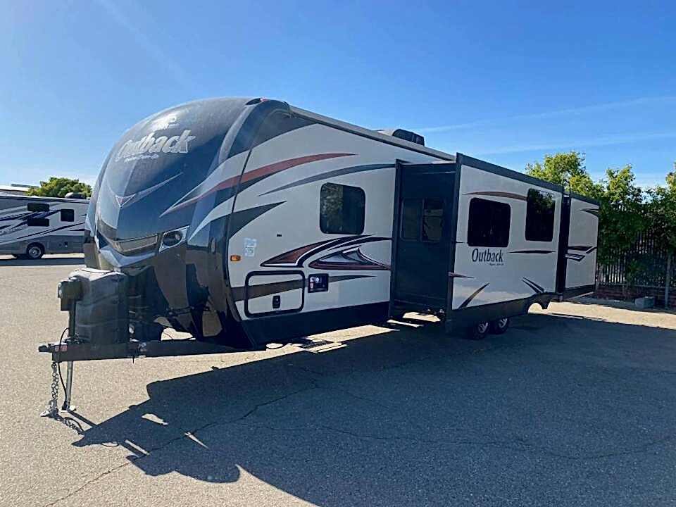 RV trailer, 35 Foot Long, double slide, 10 people to sleep